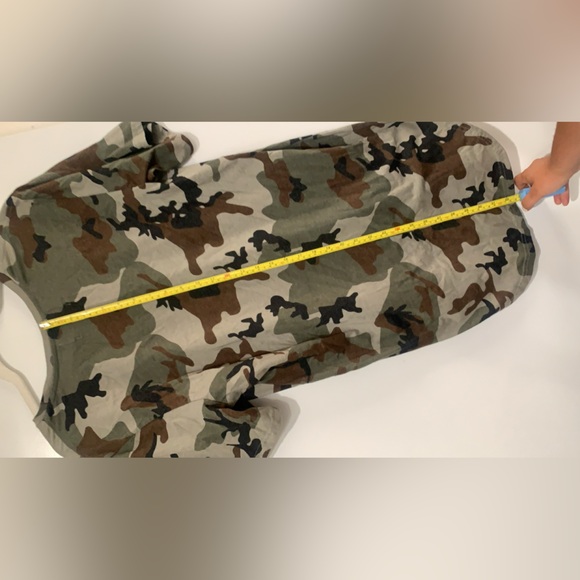 PACSUN, MENS CAMO PRINT LONGER FIT SHORT SLEEVE CREW NECK - Picture 7 of 8